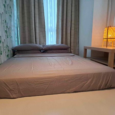 Manila Urban Resort At Azure Εξωτερικό φωτογραφία