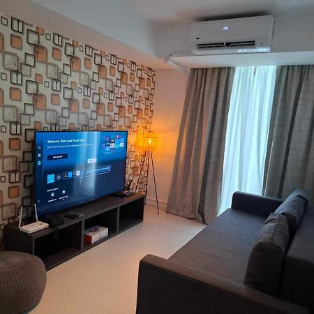 Manila Urban Resort At Azure Εξωτερικό φωτογραφία