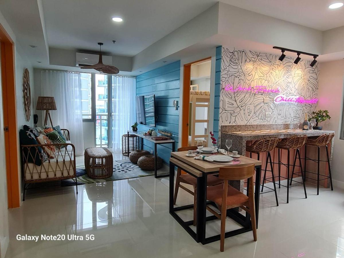 Manila Urban Resort At Azure Εξωτερικό φωτογραφία