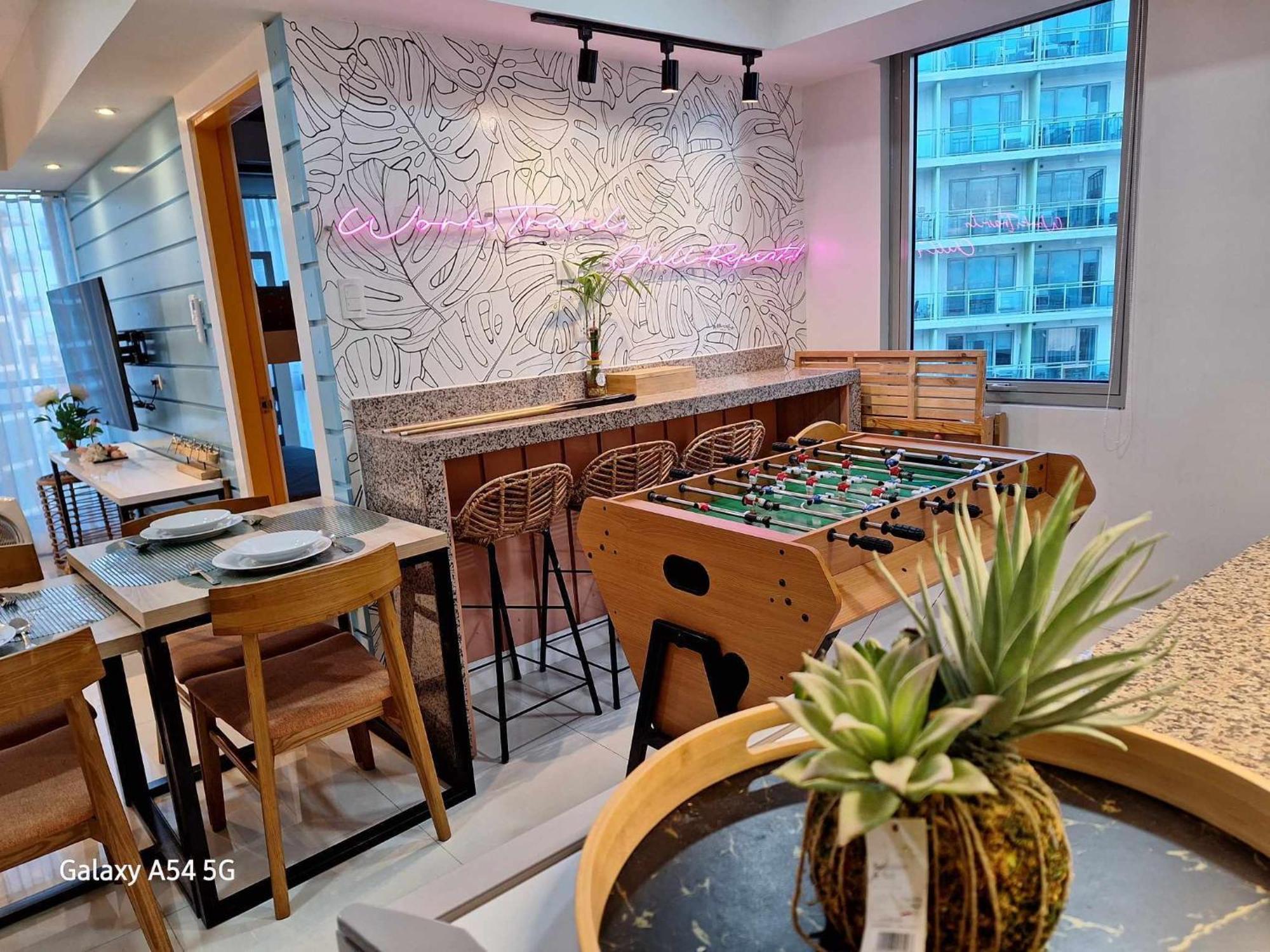 Manila Urban Resort At Azure Εξωτερικό φωτογραφία