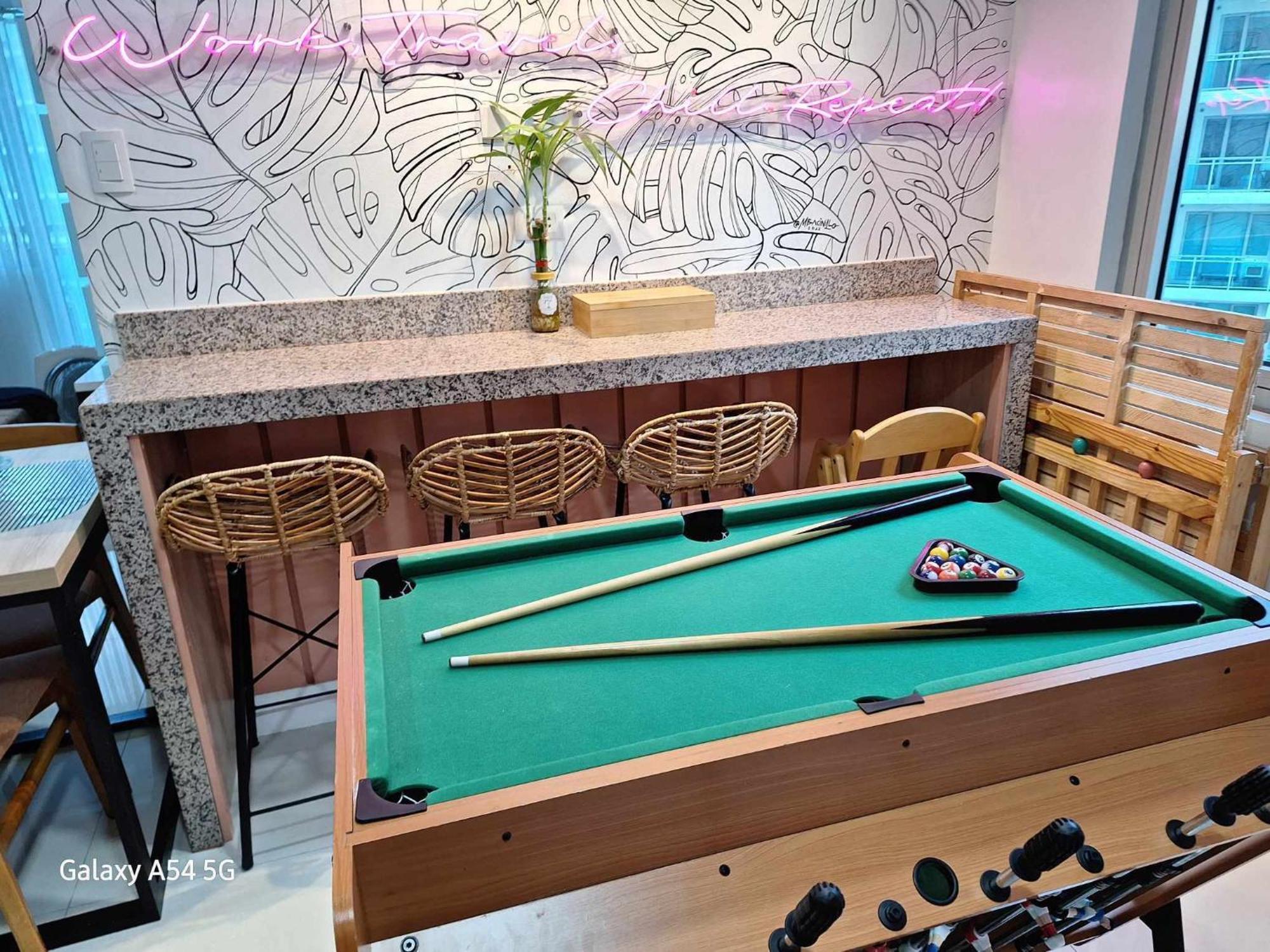 Manila Urban Resort At Azure Εξωτερικό φωτογραφία