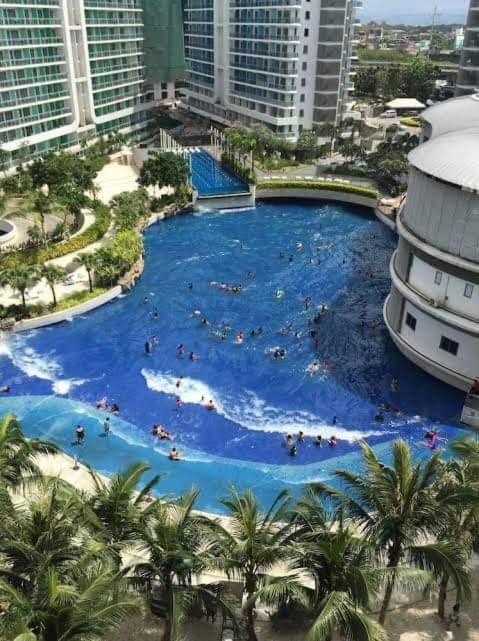 Manila Urban Resort At Azure Εξωτερικό φωτογραφία