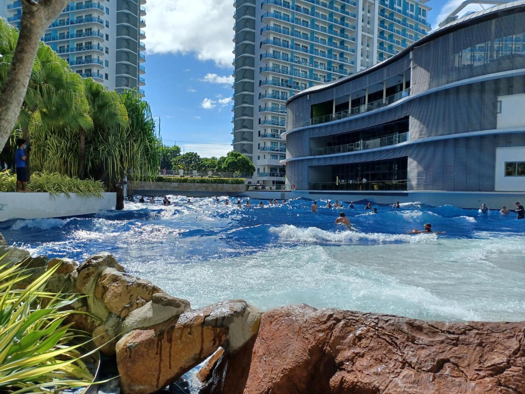 Manila Urban Resort At Azure Εξωτερικό φωτογραφία