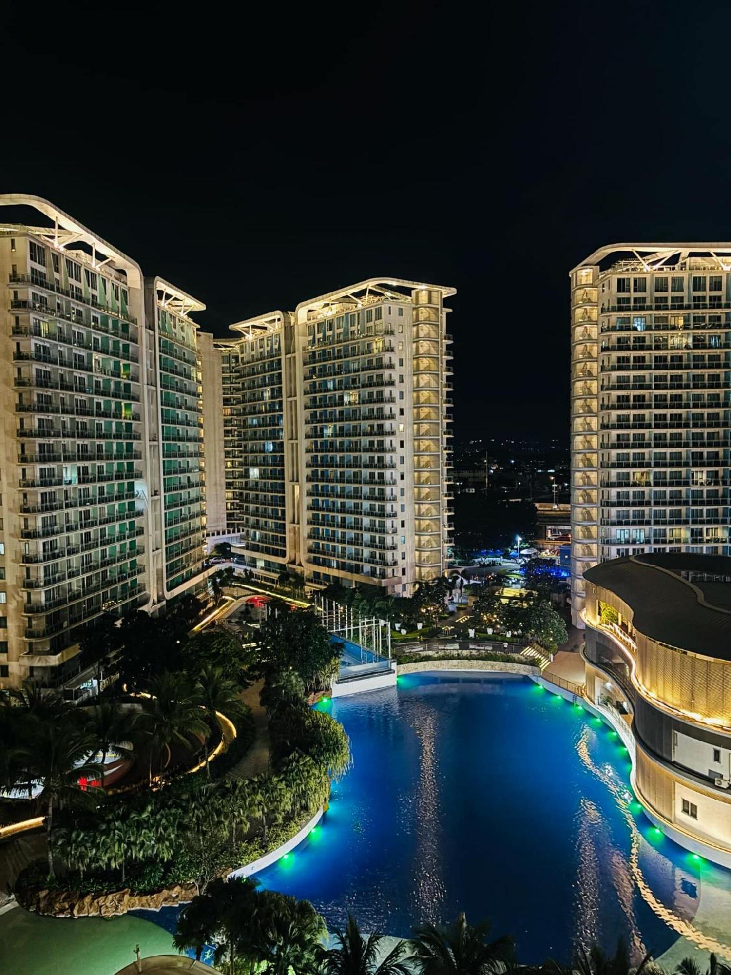 Manila Urban Resort At Azure Εξωτερικό φωτογραφία
