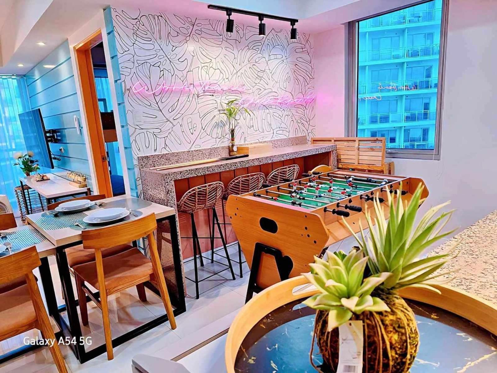 Manila Urban Resort At Azure Εξωτερικό φωτογραφία