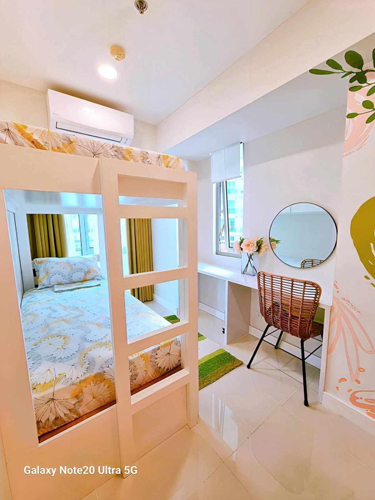 Manila Urban Resort At Azure Εξωτερικό φωτογραφία