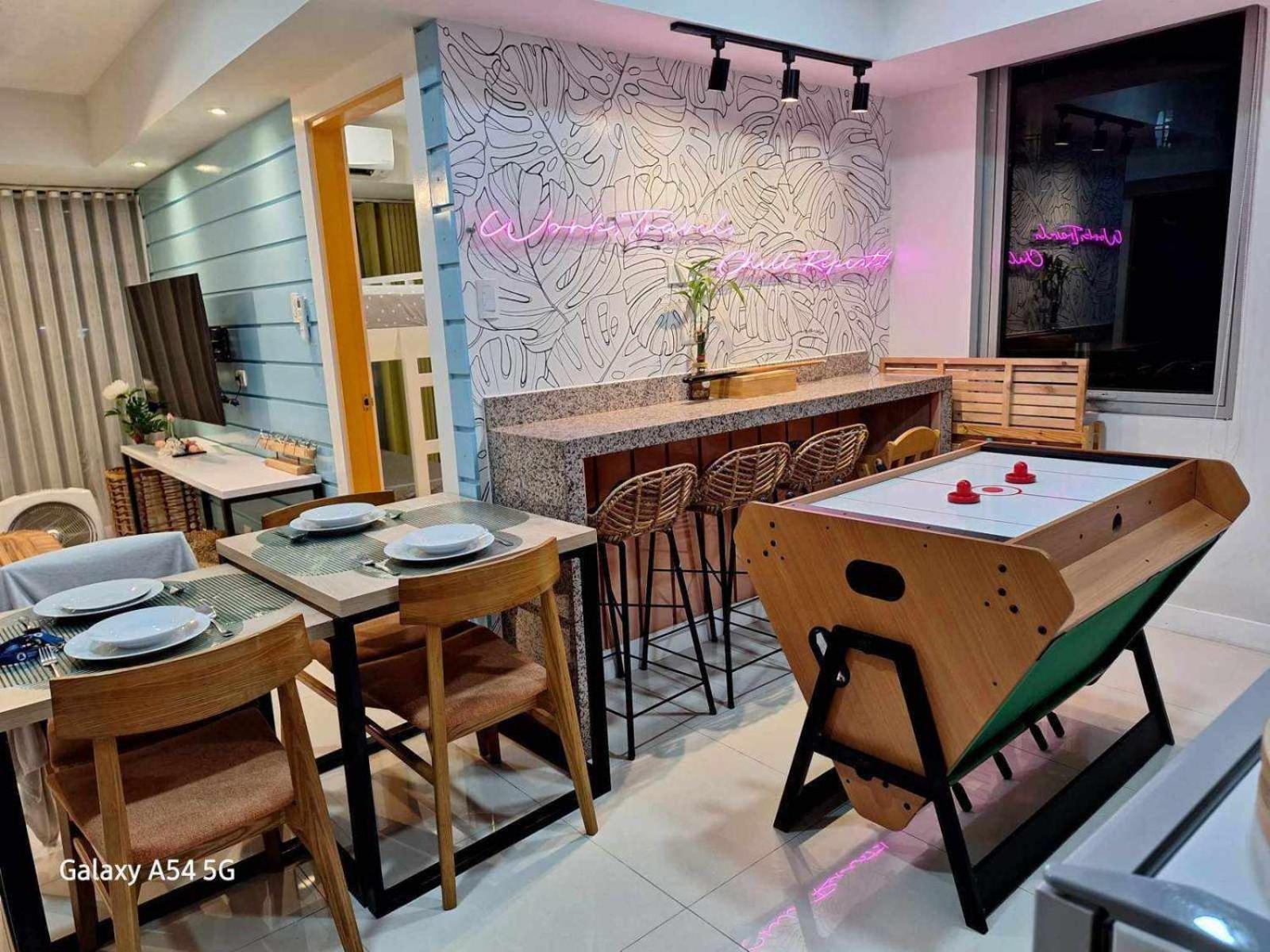 Manila Urban Resort At Azure Εξωτερικό φωτογραφία