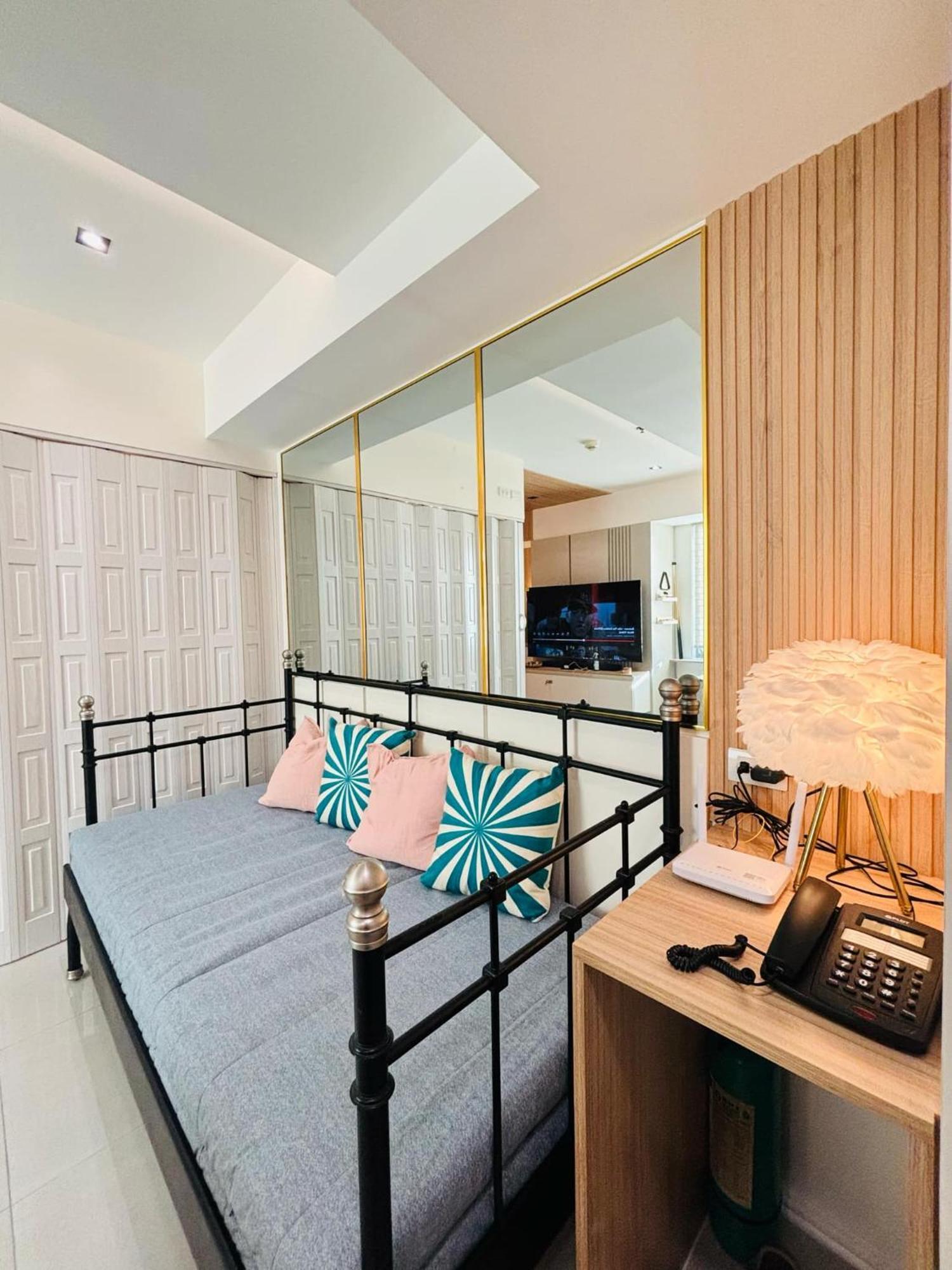 Manila Urban Resort At Azure Εξωτερικό φωτογραφία