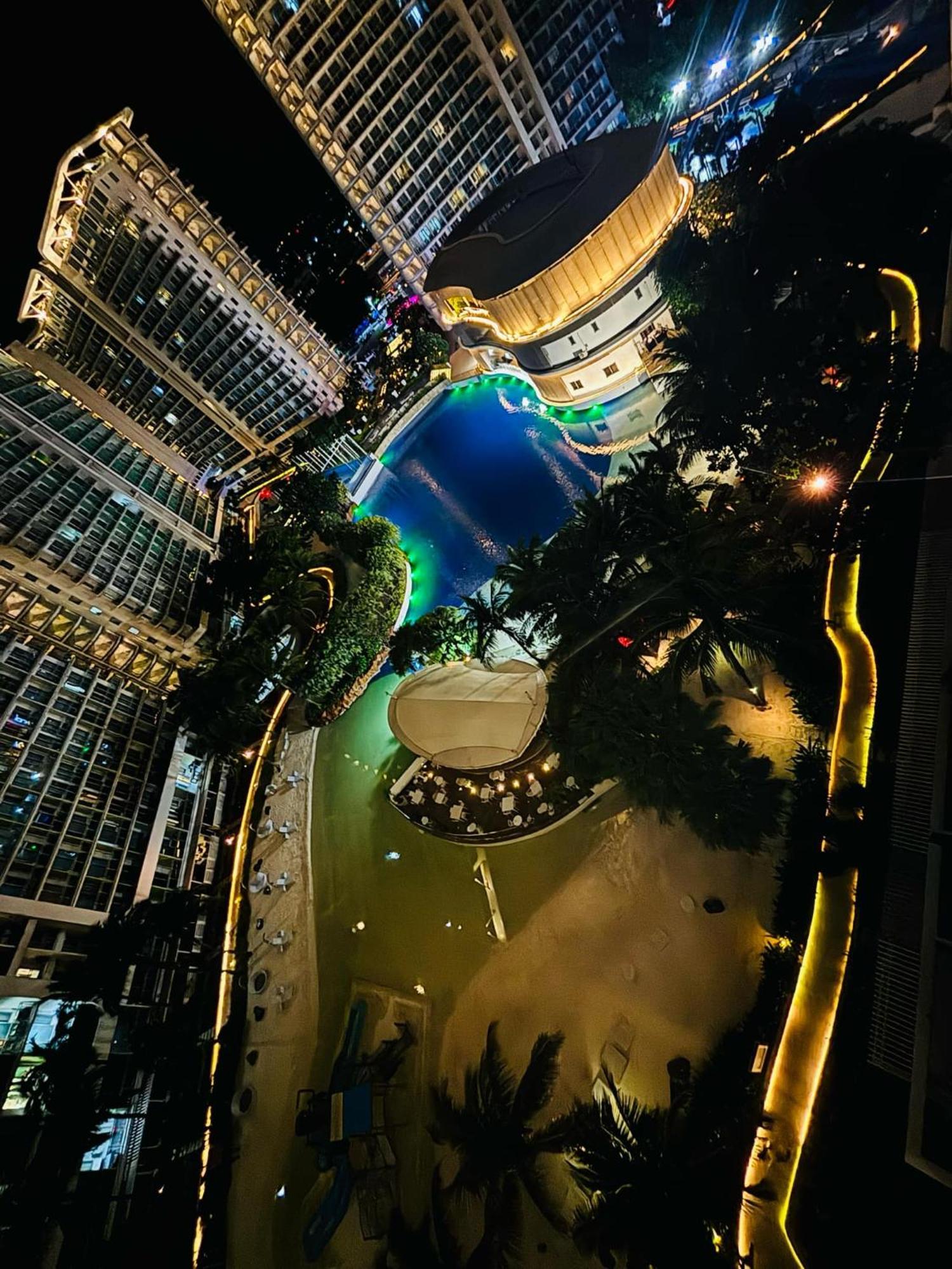 Manila Urban Resort At Azure Εξωτερικό φωτογραφία