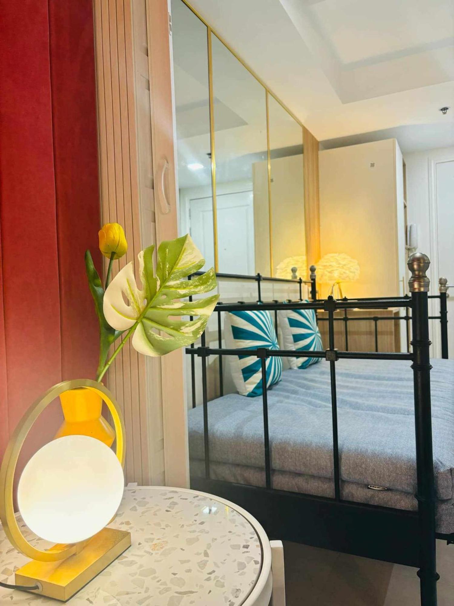 Manila Urban Resort At Azure Εξωτερικό φωτογραφία