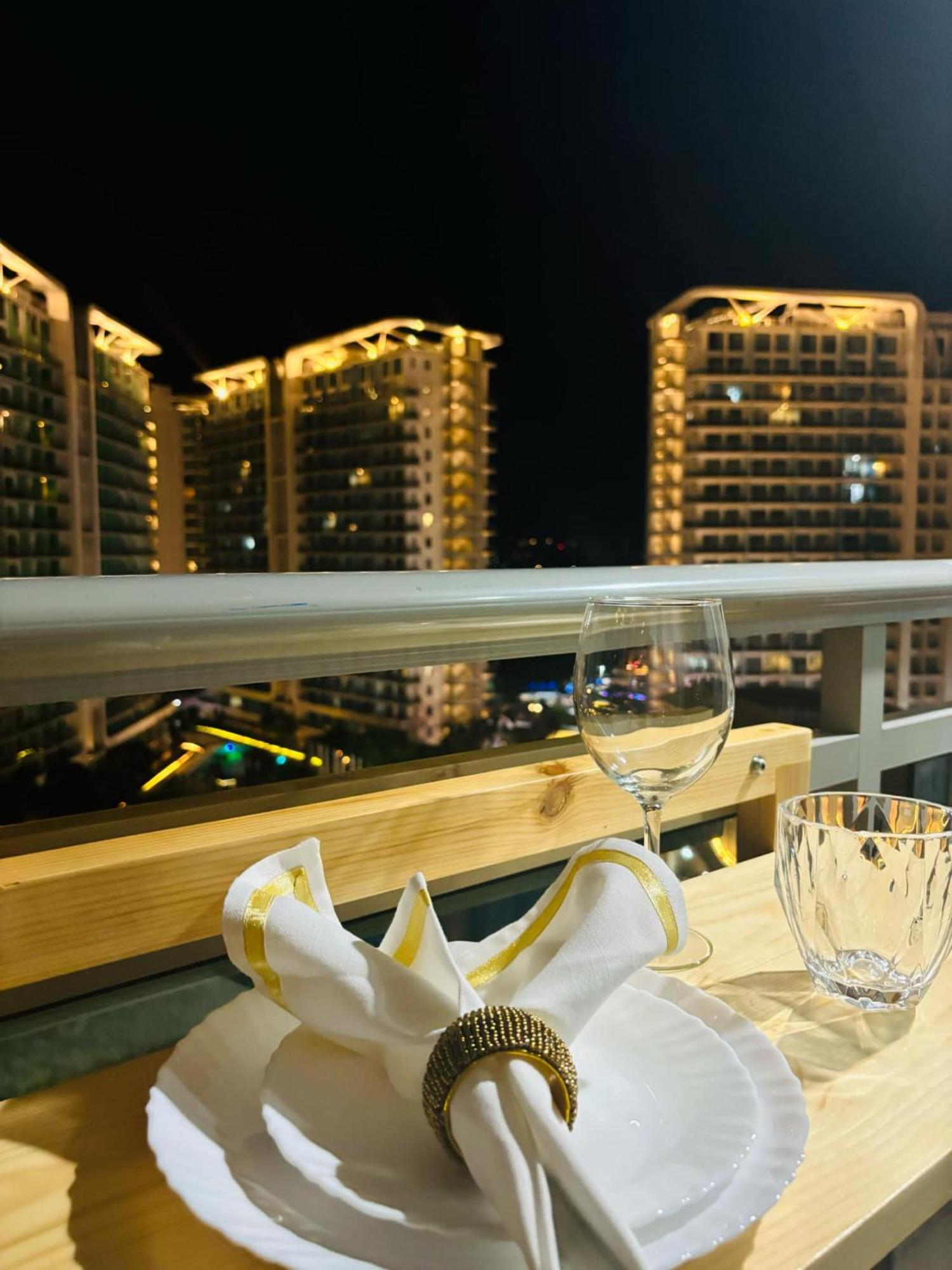 Manila Urban Resort At Azure Εξωτερικό φωτογραφία